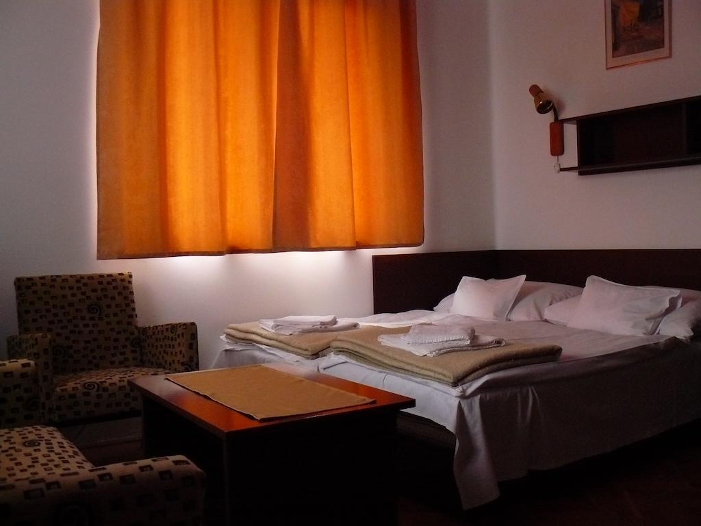 Diana Panzio Bed and Breakfast Mátrafüred Værelse billede